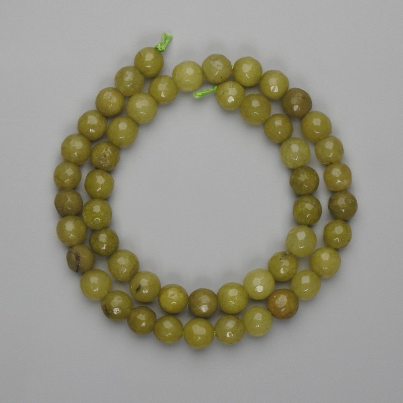 Chrysolith Olivin facettierte Perlen, Durchmesser ca. 7,5 mm, Länge ca. 38 cm, auf Schnur