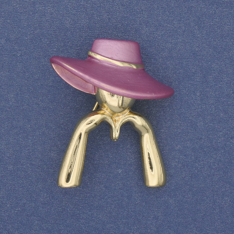 Brosche «Mädchen mit rosa Hut» goldfarbenes Metall 34×30 mm+