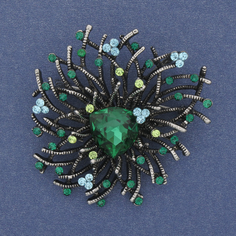 Brosche-Anhänger 'Akzent' mit grünem Kristall, Strasssteine, goldfarbenes Metall, 47×42 mm+