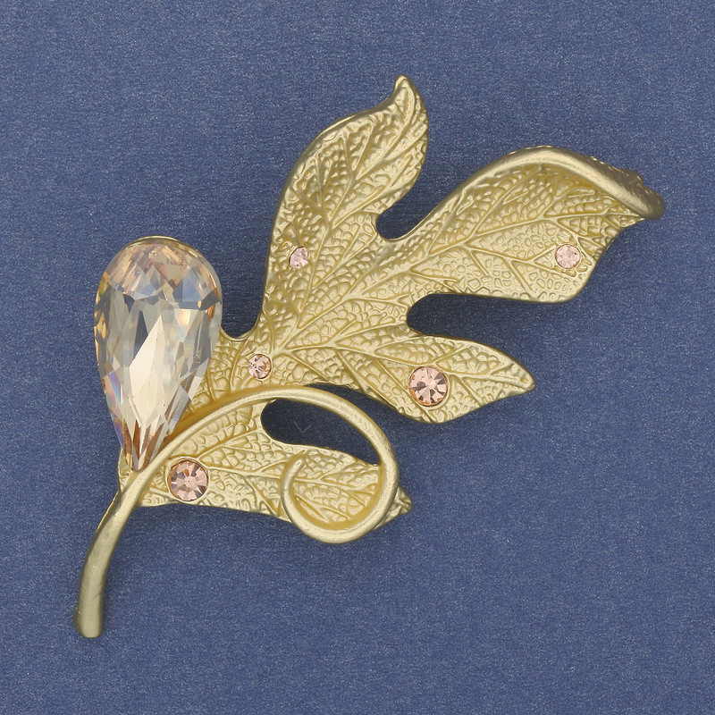 Brosche mit Anhänger – Blatt, goldfarbenes Metall, Kristall-Strass, 67 × 35 mm+