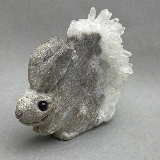 Souvenir-Statue Hase mit Druse 58×67×29 mm+
