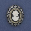 Brosche Kamee Dame mit Strasssteinen, silberfarbenes Metall, 32×25 mm +