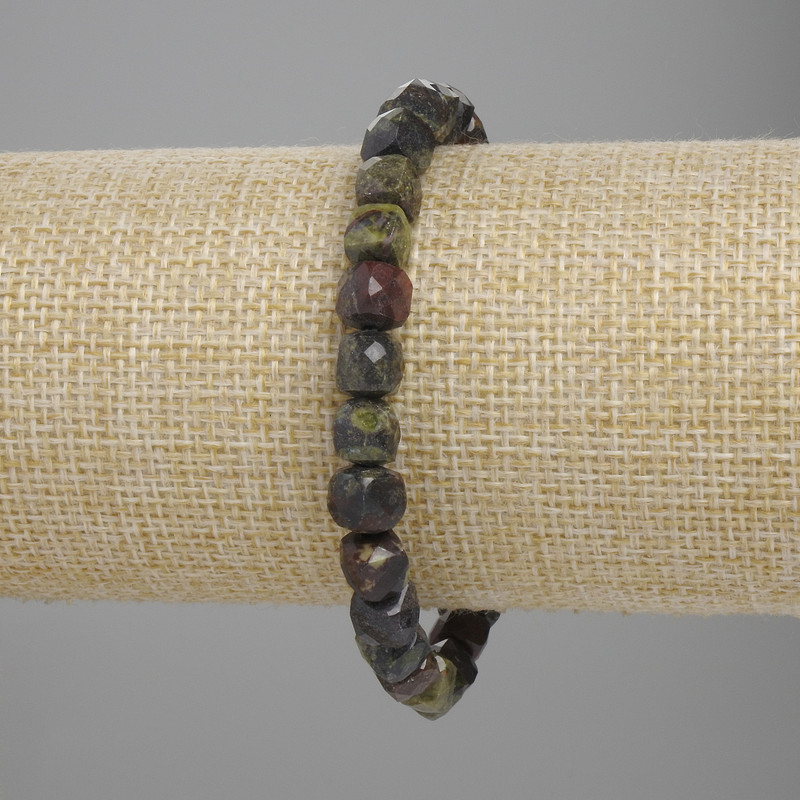 Armband aus Jaspis »Blut des Drachen«, facettierte Würfel, ca. 7×7 mm, Länge ca. 18 cm, Stretch