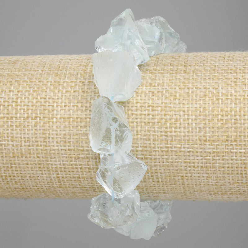 Armband aus getöntem Quarz, unbehandeltes Steinmaterial, Durchmesser 10–14×10–19 mm, Länge ca. 18 cm, elastisch