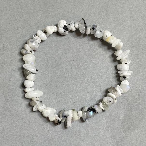 Armband aus Adular-Krümeln 7–8 × 2–4 mm, Länge ca. 18 cm, Stretcharmband