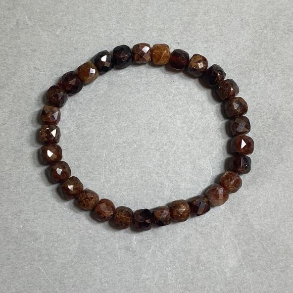 Hessonit-Armband, facettierte Würfel 6×6 mm ±, Länge ca. 18 cm, Stretcharmband
