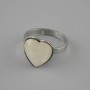 Ohrring mit Perlmutt in Herzform, 13 × 13 mm ± silberfarbener Metall