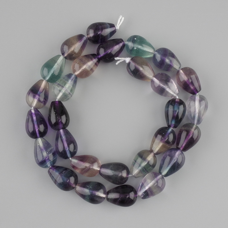 Fluorit-Tropfenperlen, Durchmesser 14 × 10 mm, Länge ca. 39 cm, auf Faden