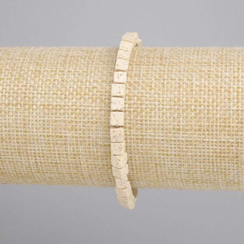 Beiges Lava-Armband, Würfel 4×4 mm, Länge ca. 18 cm, elastisch