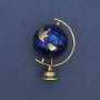 Brosche Globus – Emaille, goldfarbenes Metall, 36×24 mm+
