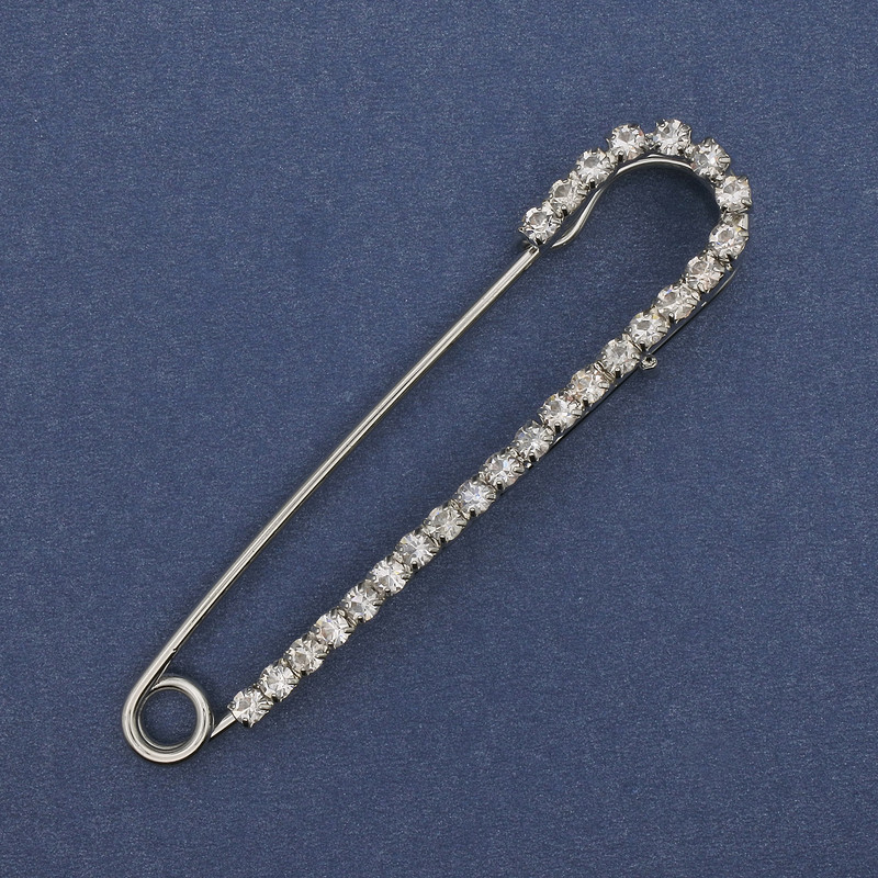 Nadelbrosche mit weißen Strasssteinen, 72×16 mm, silberfarbenes Metall