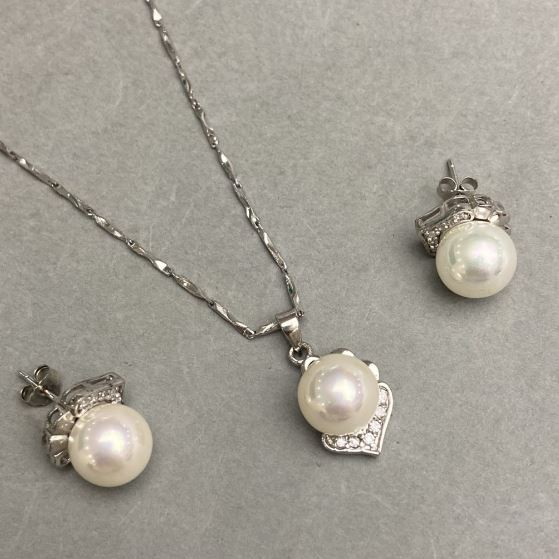 Set aus Anhänger auf Kette ca. 40 cm ± und Mallorca-Perlen-Ohrstecker