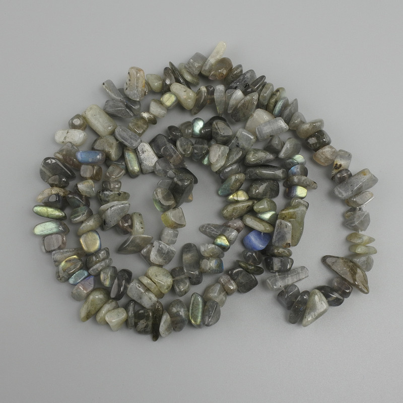 Labradorit-Krümelperlen, Durchmesser 7-18×3-8 mm ±, Länge 78 cm ±