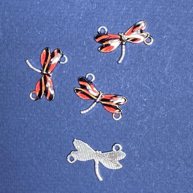 Konnektor Libelle Schwarz-Rot-Emaille, 22×16 mm, Ausführung 4 Stück