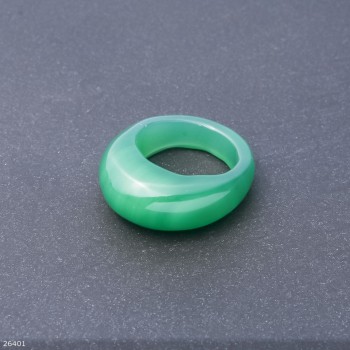 Ring aus hellgrünem Achat