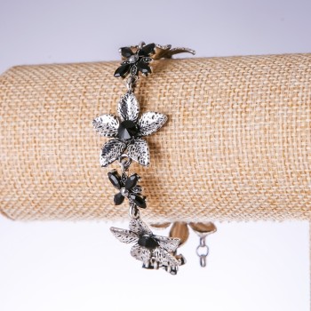 Abendarmband 'Lilien' mit schwarzen Kristallen, Farbe 'Antiksilber', Breite 25 mm, Länge 19–25 cm