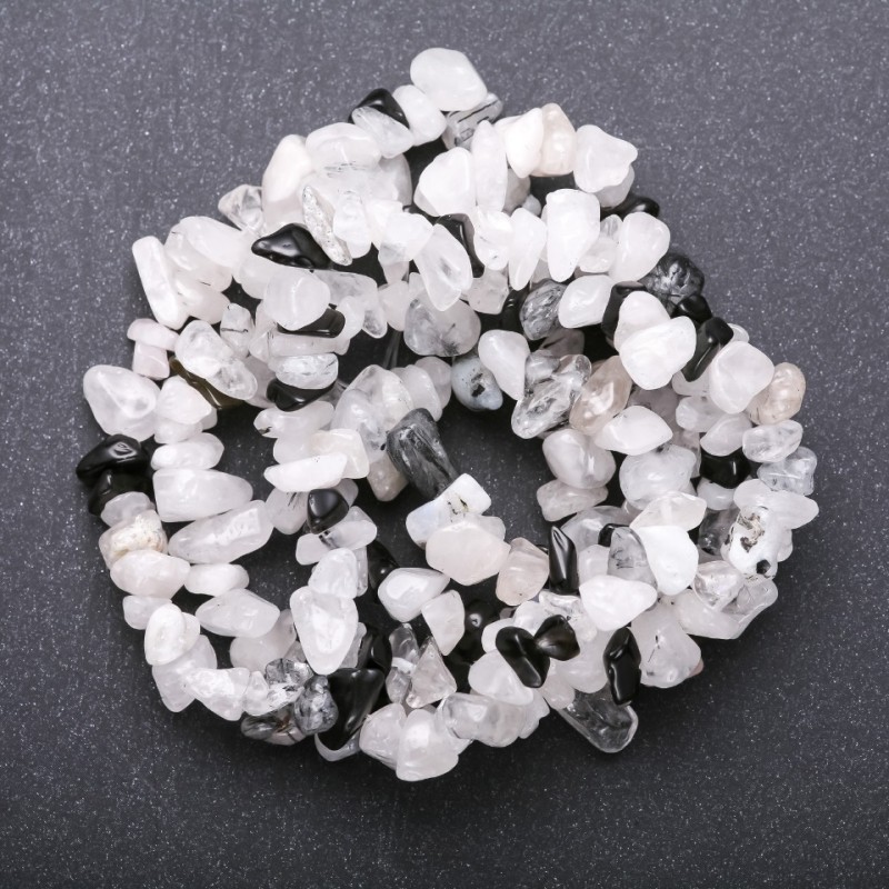 Perlen aus Rutilquarz «Haarquarz», weißer Quarz, schwarzer Achat auf Schnur, Chip-Perlen 5–8 mm (±), Länge 85 cm
