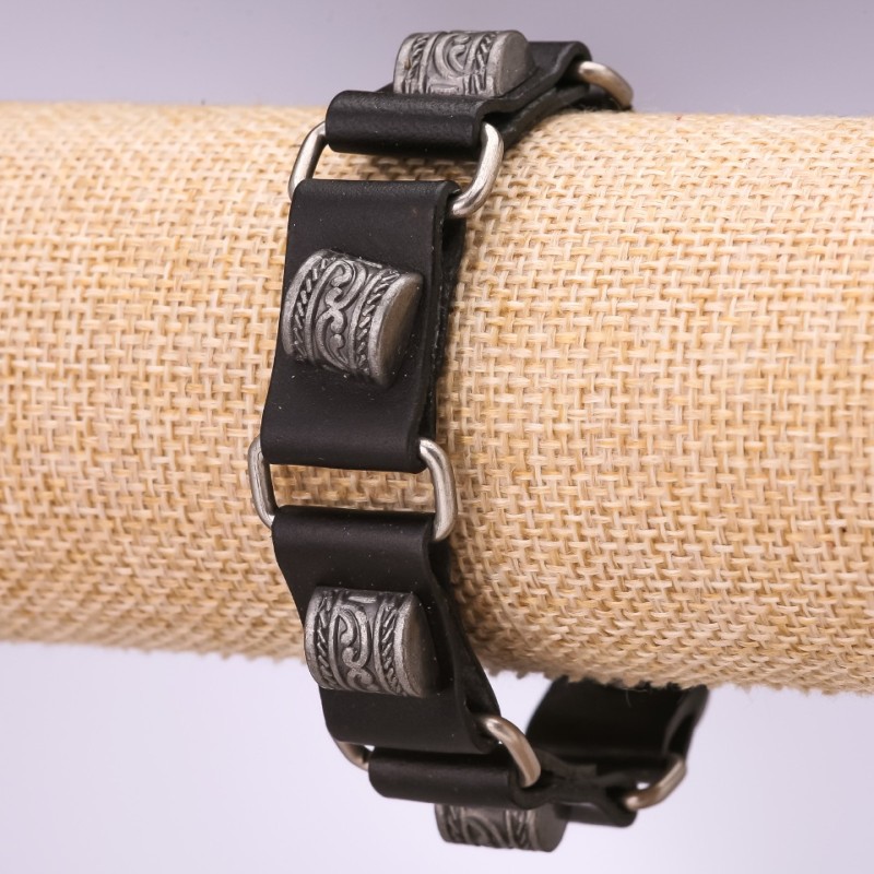 Herrenarmband aus Öko-Leder mit Ornament aus Gliedern, Länge 20–23 cm, Dicke 20 mm