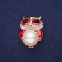 Brosche Eule mit Perle, Emaille, Strasssteine, Farben Weiß, Rot, Schwarz, 32 × 22 mm, goldfarbenes Metall