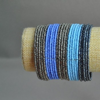 Armband aus Seed-Beads, Klammerform, violett-blau-grau