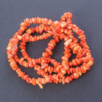 Naturkorallen-Perlen orange „Steinchenfragment“, Durchmesser ca. 6 mm, Fadenlänge 85 cm