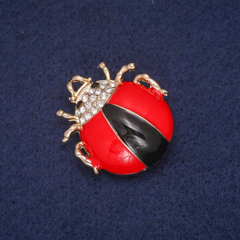 Brosche Marienkäfer mit Emaille und weißen Strasssteinen, goldfarbenes Metall 28×31 mm