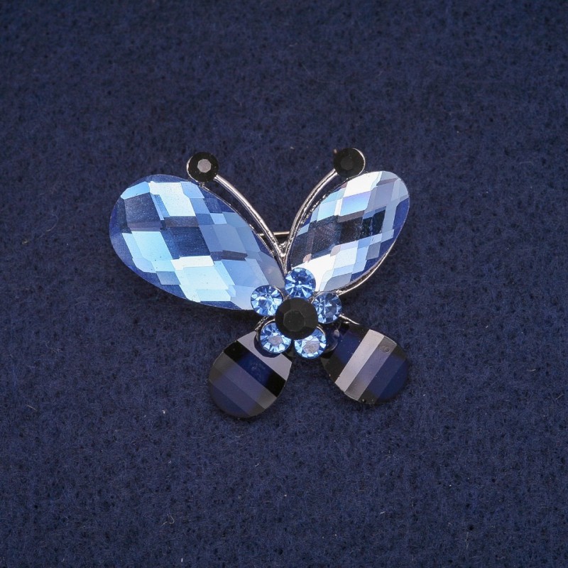 Schmetterlingsbrosche mit blauen und schwarzen Kristallen
