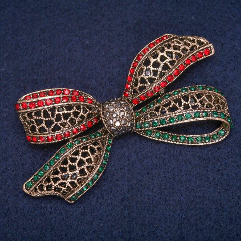 Brosche Schleife mit grünen, roten und grauen Strasssteinen, Metallfarbe Antikgold 38×72 mm