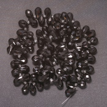 Perlen aus tschechischem Kristall auf Schnur – Schmetterling, Durchmesser ca. 7×13 mm, Länge ca. 35 cm