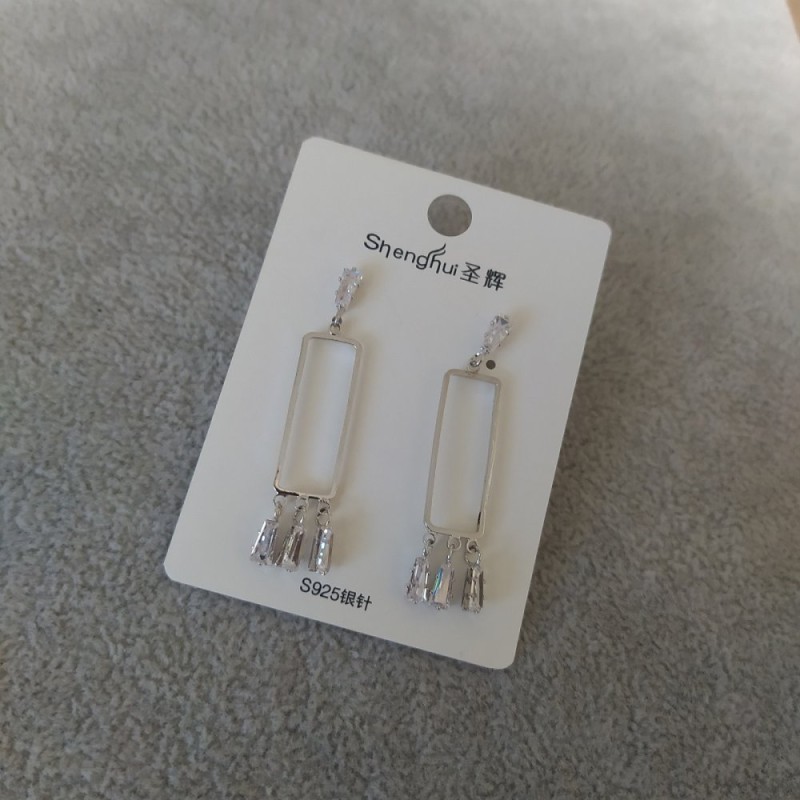 Ohrstecker mit weißen Steinen, 9×44 mm, Serie 925, silberfarbene Metallfarbe