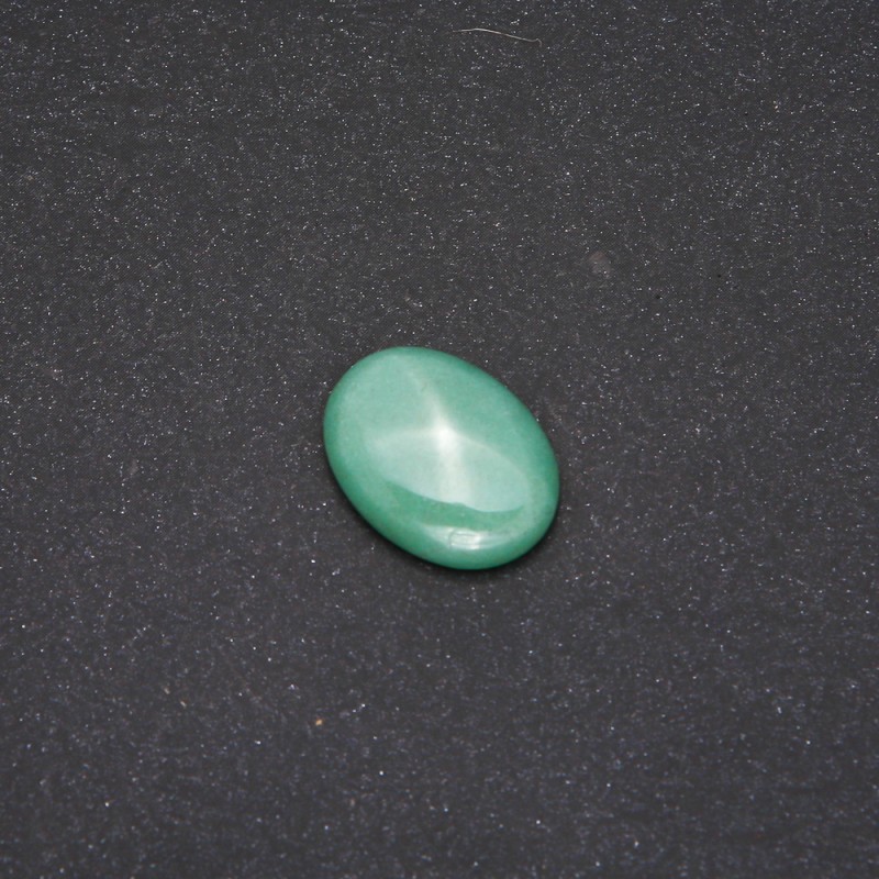 Cabochon aus Nephrit 20×15 mm