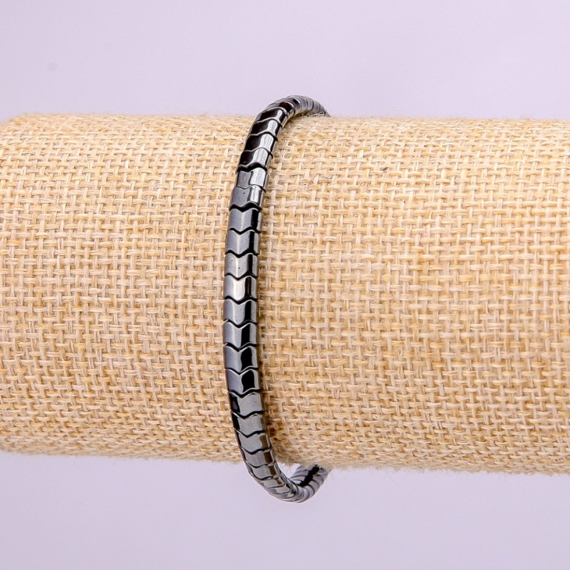 Elastisches Armband aus Hämatit in Zickzack-Form, Durchmesser 5×4×3 mm, Länge 18 cm