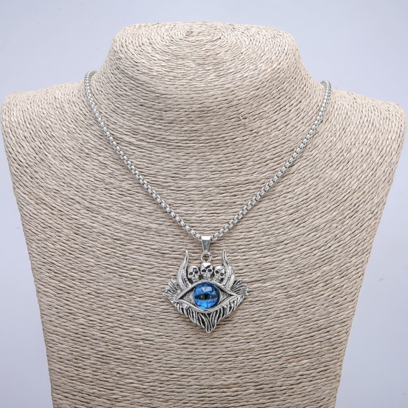 Anhänger „Dämonenauge“ 45 × 40 mm an Kette, Länge ca. 70 cm – silberfarbenes Metall