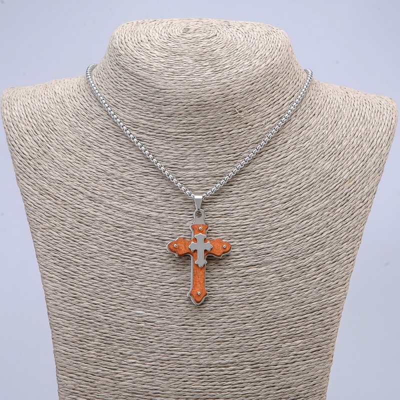 Anhänger Kreuz 55 × 32 mm, an einer Kette, Länge 65 cm, silberfarbenes Metall, Holz