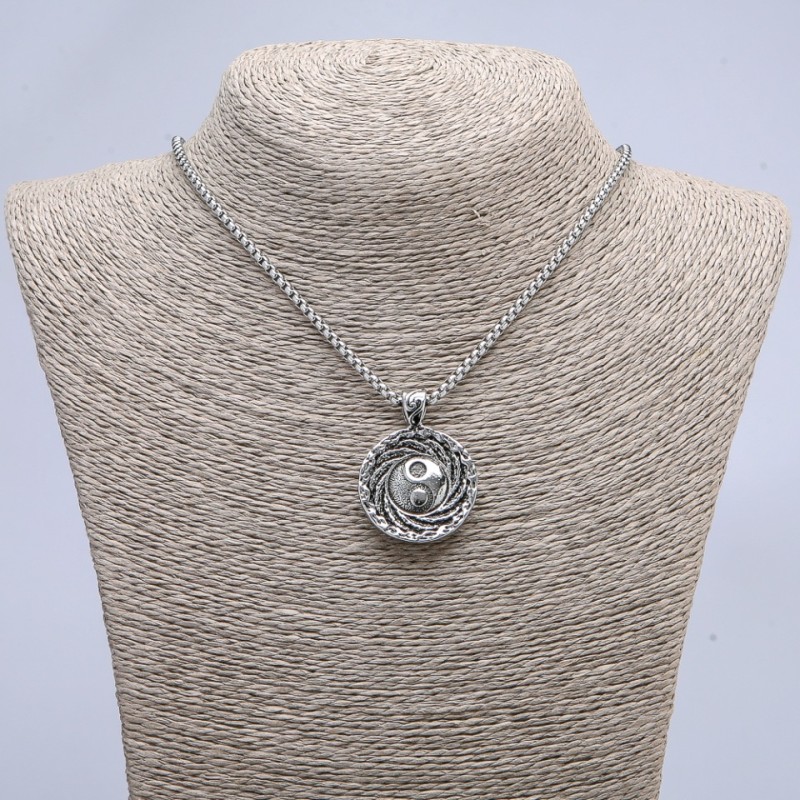 Anhänger Yin-Yang 40×30 mm an Kette, Länge ca. 70 cm + - silberfarbenes Metall