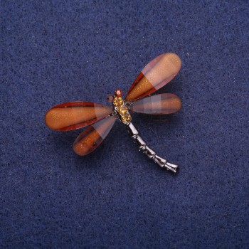 Brosche Libelle mit braunen Kristallen, silberfarbenes Metall 32×43 mm