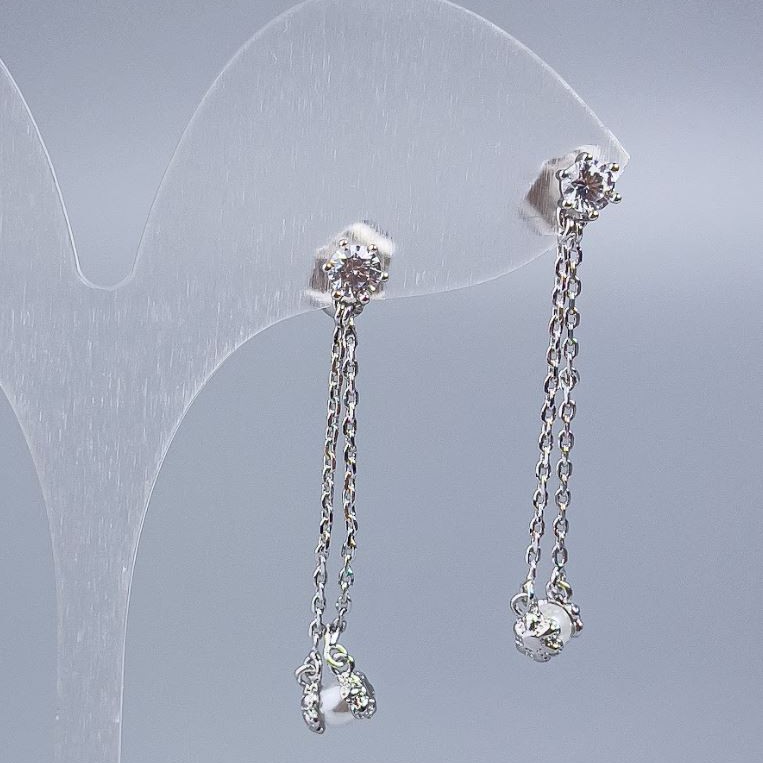 Ohrstecker Xuping mit Majorica-Perle und weißem Kristall, Durchmesser 6 mm, Länge ca. 3,5 cm – Rhodiumbeschichtung