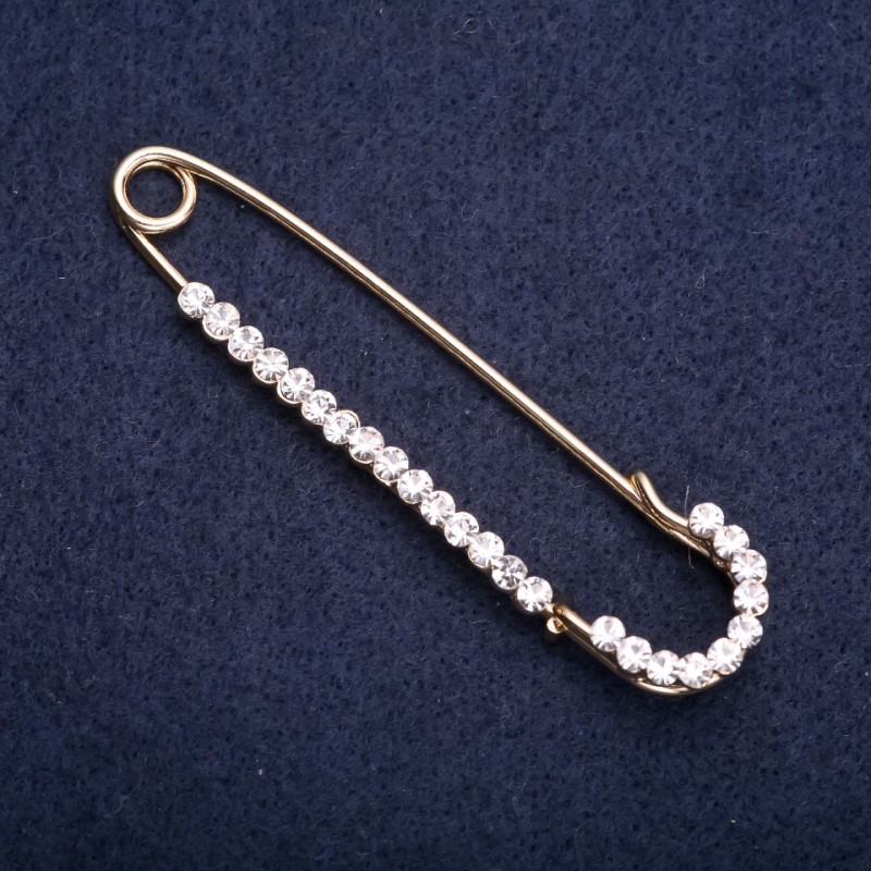 Nadelbrosche mit weißen Strasssteinen, 70 × 16 mm, Gelbmetall