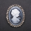 Brosche Cameo mit Strass, Satin-Ton Grau, 50 × 40 mm