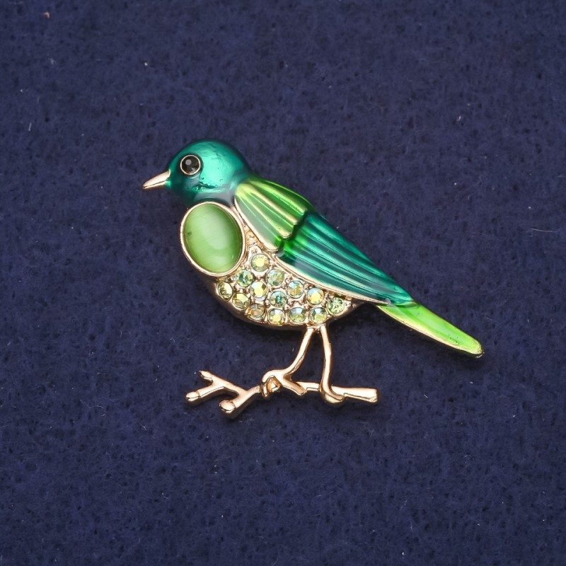 Brosche Vogel mit Katzenaugenstein, Strass, Emaille, grünem Chamäleon-Farbton, 44×27 mm, goldfarbenes Metall