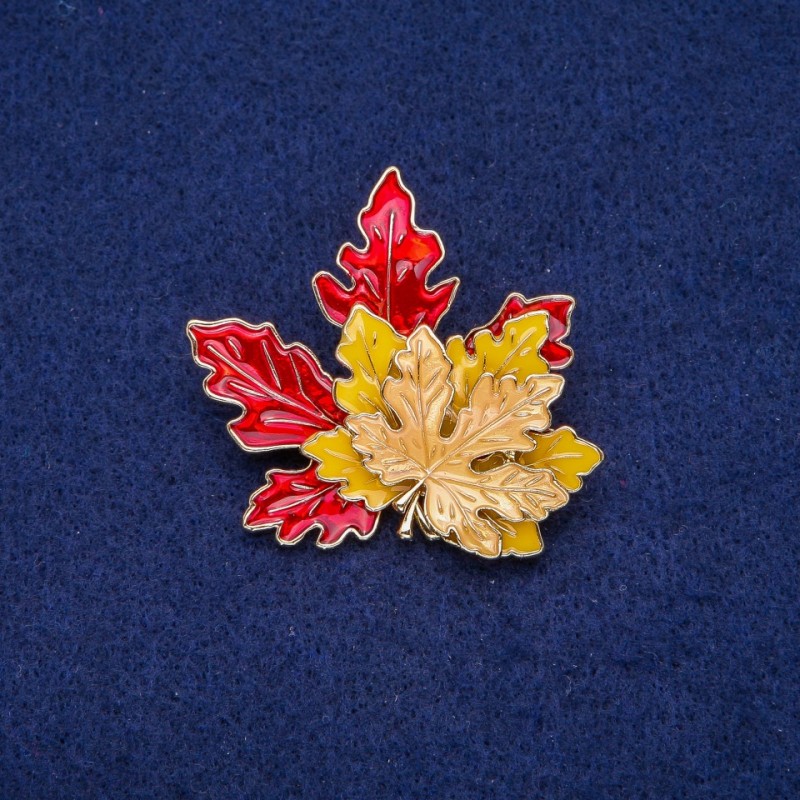 Brosche Blätter mit Emaille 44 × 46 mm, goldfarbenes Metall