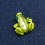Brosche 'Frosch' aus goldfarbenem Metall, Strasssteine und Emaille 28×30 mm +