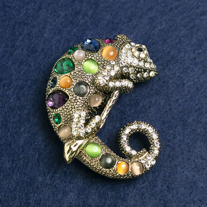 Brosche Chamäleon mit Katzenauge und Strasssteinen
