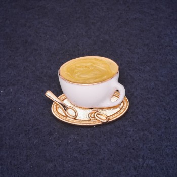 Brosche 'Kaffeetasse' 25×30 mm, Emaille, Farbe Weiß-Gelb, goldfarbenes Metall