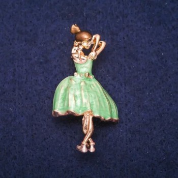 Brosche Ballerina mit grünem und braunem Emaille, goldfarbenes Metall 24 × 46 mm
