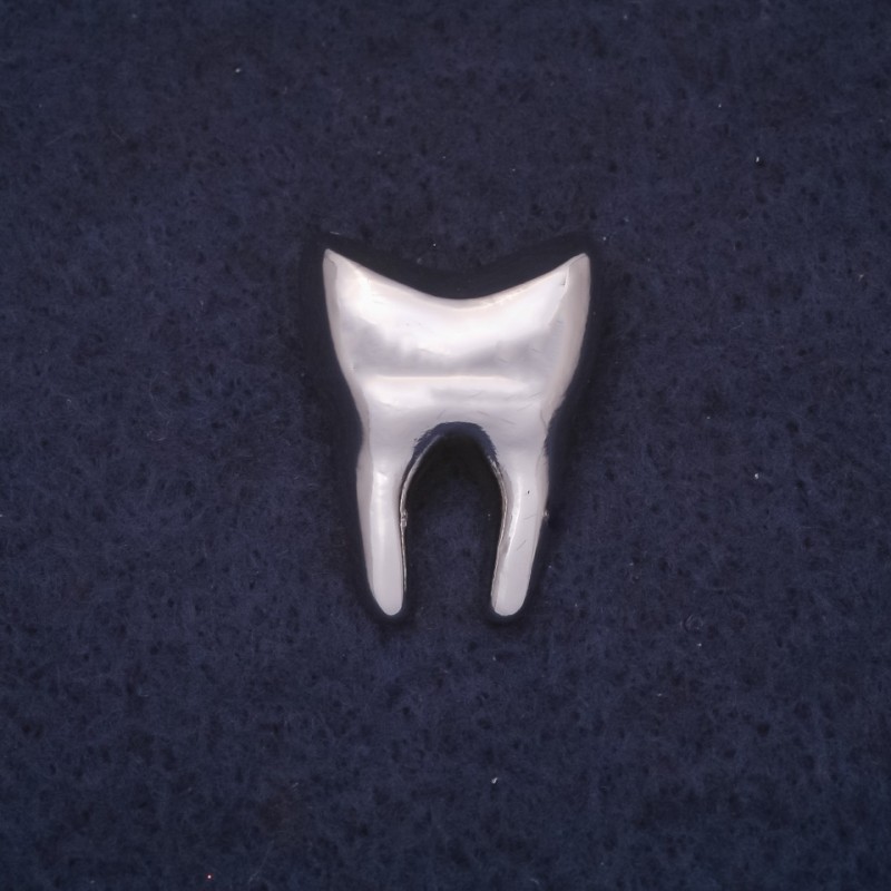 Brosche Zahn 18×22 mm, silberfarbenes Metall