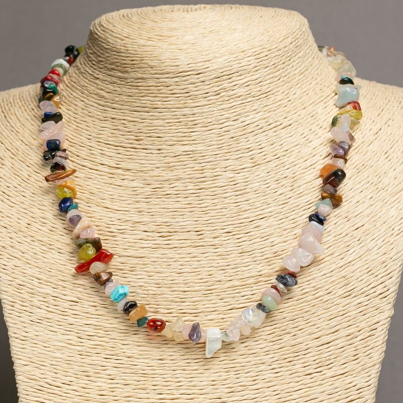Kette aus Natursteinen – Assortiment Krümel, Durchmesser 5–11 × 3–7 mm, Länge 45 cm ± mit Verschluss
