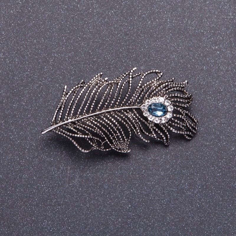 Brosche 'Silberne Feder' silberfarbiges Metall 5 x 2,5 cm