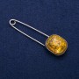 Nadelbrosche mit Cabochon Bernstein (künstlicher Bernstein) 22×77 mm, silberfarbenes Metall