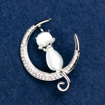 Brosche 'Kätzchen Katzenauge', grau, mit weißen Strasssteinen, 39 × 31 mm, silberfarbenes Metall